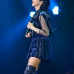 【ライブレポート】 森高千里、煌びやかなミニスカ衣装を披露した35周年アニバーサリーライブの模様をWOWOWで独占放送・配信