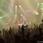 【ライブレポート】 森高千里、煌びやかなミニスカ衣装を披露した35周年アニバーサリーライブの模様をWOWOWで独占放送・配信