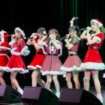 【写真特集】Peel the Apple（ぴるあぽ）、「うる祭」でサンタクロース衣装披露！冬から夏へ青春を駆け抜ける！！＜うるトラすフェスタ〜クリスマスSP〜＞