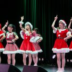 【写真特集】Peel the Apple(ぴるあぽ)、「うる祭」でサンタクロース衣装披露!冬から夏へ青春を駆け抜ける!!<うるトラすフェスタ〜クリスマスSP〜>