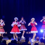 【写真特集】Peel the Apple(ぴるあぽ)、「うる祭」でサンタクロース衣装披露!冬から夏へ青春を駆け抜ける!!<うるトラすフェスタ〜クリスマスSP〜>