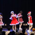 【写真特集】Peel the Apple(ぴるあぽ)、「うる祭」でサンタクロース衣装披露!冬から夏へ青春を駆け抜ける!!<うるトラすフェスタ〜クリスマスSP〜>