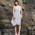 桜井木穂、トップレスでセクシーすぎる滝行に挑む