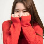 元RQ・佐野真彩、ニットワンピースから太もものぞかせ釘付け！