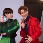 広瀬すずと横浜流星が仲良くチェキで自撮り！