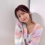 AKB48・篠崎彩奈、パステル衣装で美肩チラリ！あざと可愛い仕草に歓喜の声