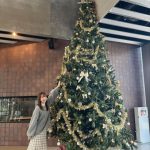 SKE48・高畑結希、巨大なクリスマスツリーにウキウキ笑顔！「可愛い躍動感」「かわいさの極み」と反響ぞくぞく