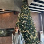 SKE48・高畑結希、巨大なクリスマスツリーにウキウキ笑顔！「可愛い躍動感」「かわいさの極み」と反響ぞくぞく