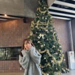 SKE48・高畑結希、巨大なクリスマスツリーにウキウキ笑顔！「可愛い躍動感」「かわいさの極み」と反響ぞくぞく