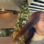 SKE48・高畑結希、巨大なクリスマスツリーにウキウキ笑顔！「可愛い躍動感」「かわいさの極み」と反響ぞくぞく