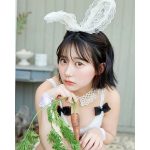 【持ってきた！】HKT48・田中美久、初めてのバニーコスで人参持参！