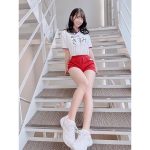 #2i2・天羽希純、体操着から圧倒的な脚線美を披露！「一緒にさぼらない・・・？」