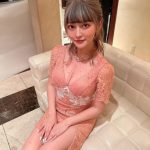 櫻井音乃、キャバ姿で竹野留里と2ショット「π触らないで〜」