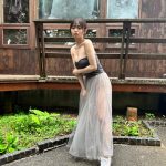 国民の幼なじみ・西葉瑞希、透明デコルテ大胆披露の微笑みショットに歓喜の声