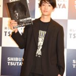 伊藤健太郎が写真集発売イベントに登場
