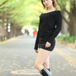 2020ミスグランドジャパン東京代表・若林ありかさん、人生初の赤髪でクールなミニ丈ファッションから美脚をアピール！ 「この3年はがむしゃらに前進し続けてきた」