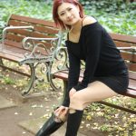 2020ミスグランドジャパン東京代表・若林ありかさん、人生初の赤髪でクールなミニ丈ファッションから美脚をアピール! 「この3年はがむしゃらに前進し続けてきた」