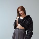 lol-エルオーエル-・hibiki、ウエスト見せミニスカショットで太もも見せつけ！