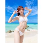 コスプレイヤー・有川紗雪、王道白ビキニで圧巻美スタイル披露！