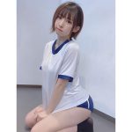 えなこ、透け感でドギマギさせる体操着コスプレで太もも見せつけ！