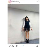 崎本紗衣、制服で見せる圧倒的な脚線美で魅了！