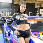 【写真特集】渕上ひかる、超ミニパンツスタイルで魅せる脚線美！＜東京オートサロン2023＞