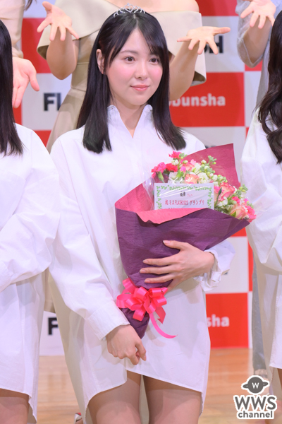 「ミスFLASH2023」グランプリ・橘舞、井上晴菜、弓川いち華、彼シャツ&脚線美で釘付けに！
