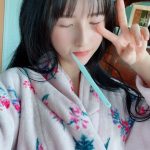 #2i2・森嶋あんり、胸元が刺激的なセクシー自撮りで誘惑