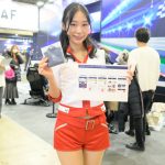 小倉えみる、パンツスタイルで圧倒的な脚線美披露！＜東京オートサロン2023＞