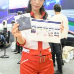 小倉えみる、パンツスタイルで圧倒的な脚線美披露！＜東京オートサロン2023＞