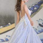 「ミス日本2023」ファイナリスト・上村さや香、胸元開きのドレスをエレガントに着こなし<第55回ミス日本コンテスト2023>