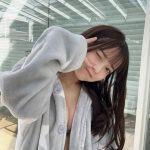 黒嵜菜々子（Peel the Apple）、ガウンから美谷間のぞかせた極上チラリズム！