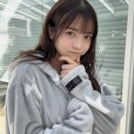 黒嵜菜々子（Peel the Apple）、ガウンから美谷間のぞかせた極上チラリズム！