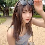 黒嵜菜々子（Peel the Apple）、胸チラタンクトップ姿の『もぐもぐ』ショットが可愛すぎる！