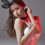 三上悠亜、極上のバニーガール姿で春節をお祝い