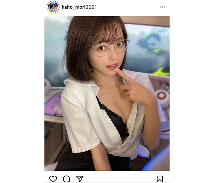森香穂、下着越しに美谷間のぞかせたセクシーショット公開！「2023年はとばしてこ」