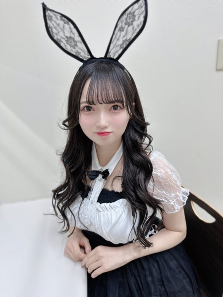 「なんキニ！」仁科茉彩、ミニ丈バニー衣装で圧倒的な美脚披露！