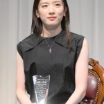 【写真特集】永野芽郁、黒のノースリーブ姿でニッコリ「これからも輝ける人であるように努力したい」と喜びを語る＜第34回日本ジュエリーベストドレッサー賞＞