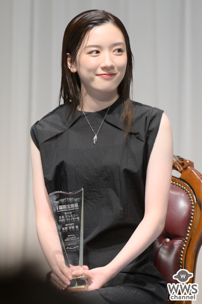 【写真特集】永野芽郁、黒のノースリーブ姿でニッコリ「これからも輝ける人であるように努力したい」と喜びを語る＜第34回日本ジュエリーベストドレッサー賞＞