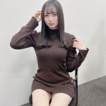 「なんキニ！」仁科茉彩、ミニ丈ワンピから太もも大胆披露！