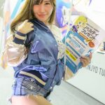 【写真特集】小町ねね、圧倒的太ももで悩殺する超ミニデニムコーデ披露！＜東京オートサロン 2023＞