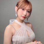 元欅坂46・志田愛佳、透明肌にうっとりなキャバドレス姿を披露