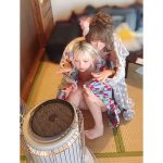 コスプレイヤー・篠原みなみ、篠崎こころとのセクシー二人羽織ショット公開！