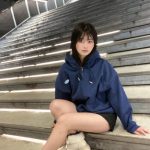 佐藤かれん、ヘルシーな美脚で魅了するパーカーコーデ披露
