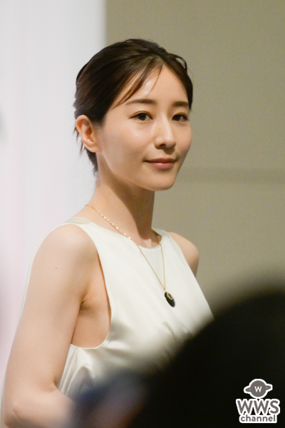 【写真特集】田中みな実が、背中開きの純白ドレスコーデで魅了！「またこの会場に呼んでいただけるように、輝きを放っていきたい」＜第34回日本ジュエリーベストドレッサー賞＞