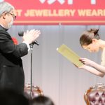 【写真特集】田中みな実が、背中開きの純白ドレスコーデで魅了！「またこの会場に呼んでいただけるように、輝きを放っていきたい」＜第34回日本ジュエリーベストドレッサー賞＞