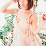 ミキティ、可愛さと色気が合わさったシースルーのランジェリー衣装でエリザベート撮影会に登場！