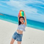 出口夏希、20歳の煌めく瞬間を切り取った初写真集で天真爛漫なヘルシー美脚を披露