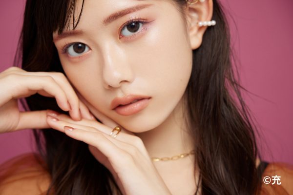 AKB48・千葉恵里、佐藤ノアプロデュースの香水ブランドモデルに就任