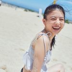 出口夏希、20歳の煌めく瞬間を切り取った初写真集で天真爛漫なヘルシー美脚を披露